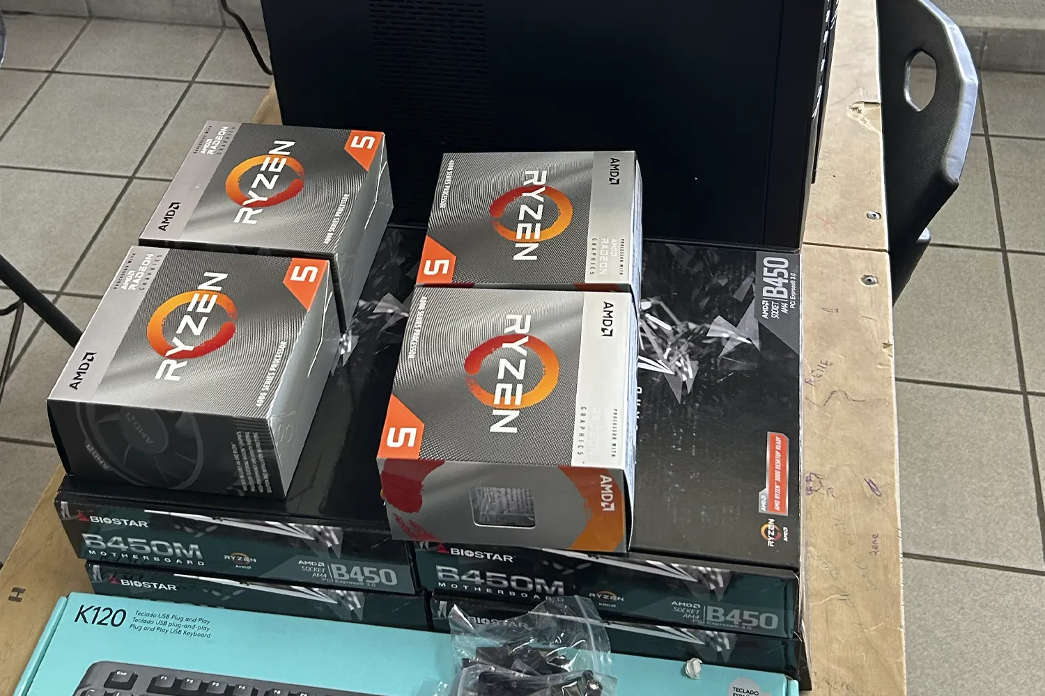 Equipos y tecnología